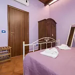 Sajonara Elvira דירה *