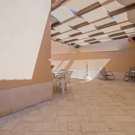 Apartamento Sajonara Elvira Fontane Bianche